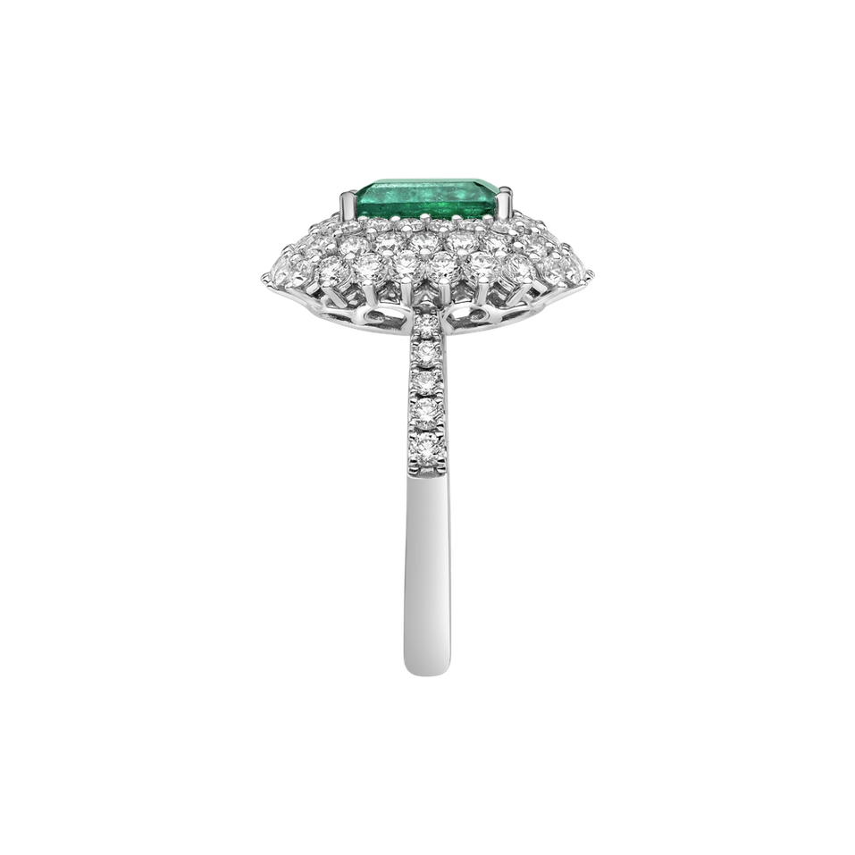 Diamond ring with Emerald Wonder Princess
