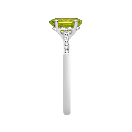 Diamond ring with Peridot Bonbon