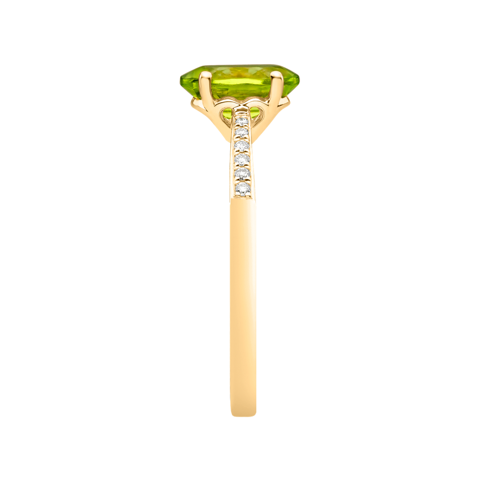 Diamond ring with Peridot Bonbon