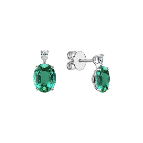 Diamond earrings with Emerald Royal Aura
