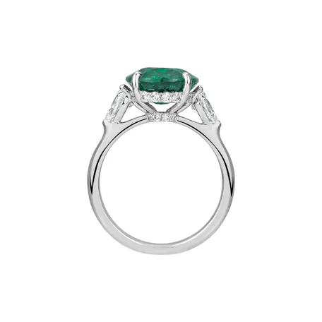 Diamond ring with Emerald Elen