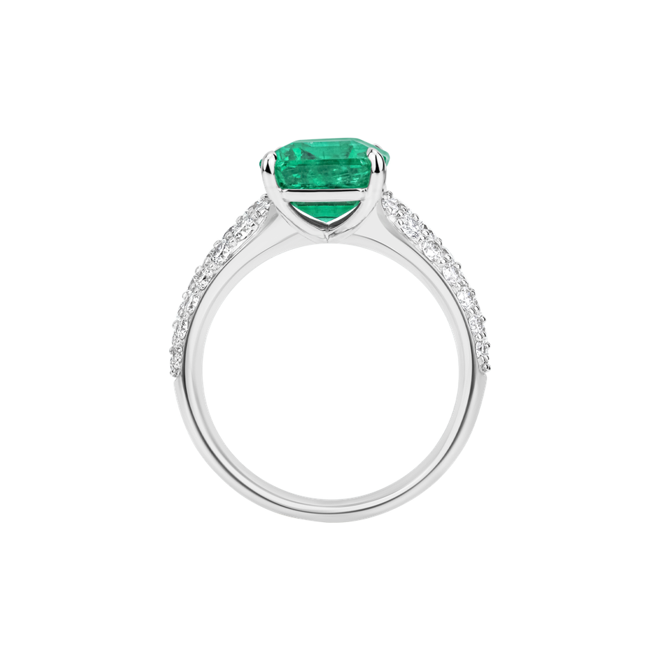 Diamond ring with Emerald Diamond Whisper