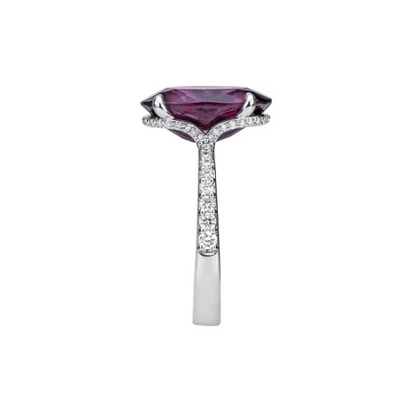 Diamond ring with Rhodolite Burgundy Flame