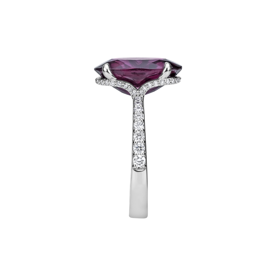 Diamond ring with Rhodolite Burgundy Flame